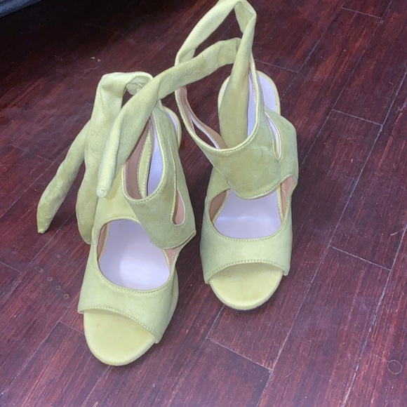 Shoes - Neon yellow/green heels size 34